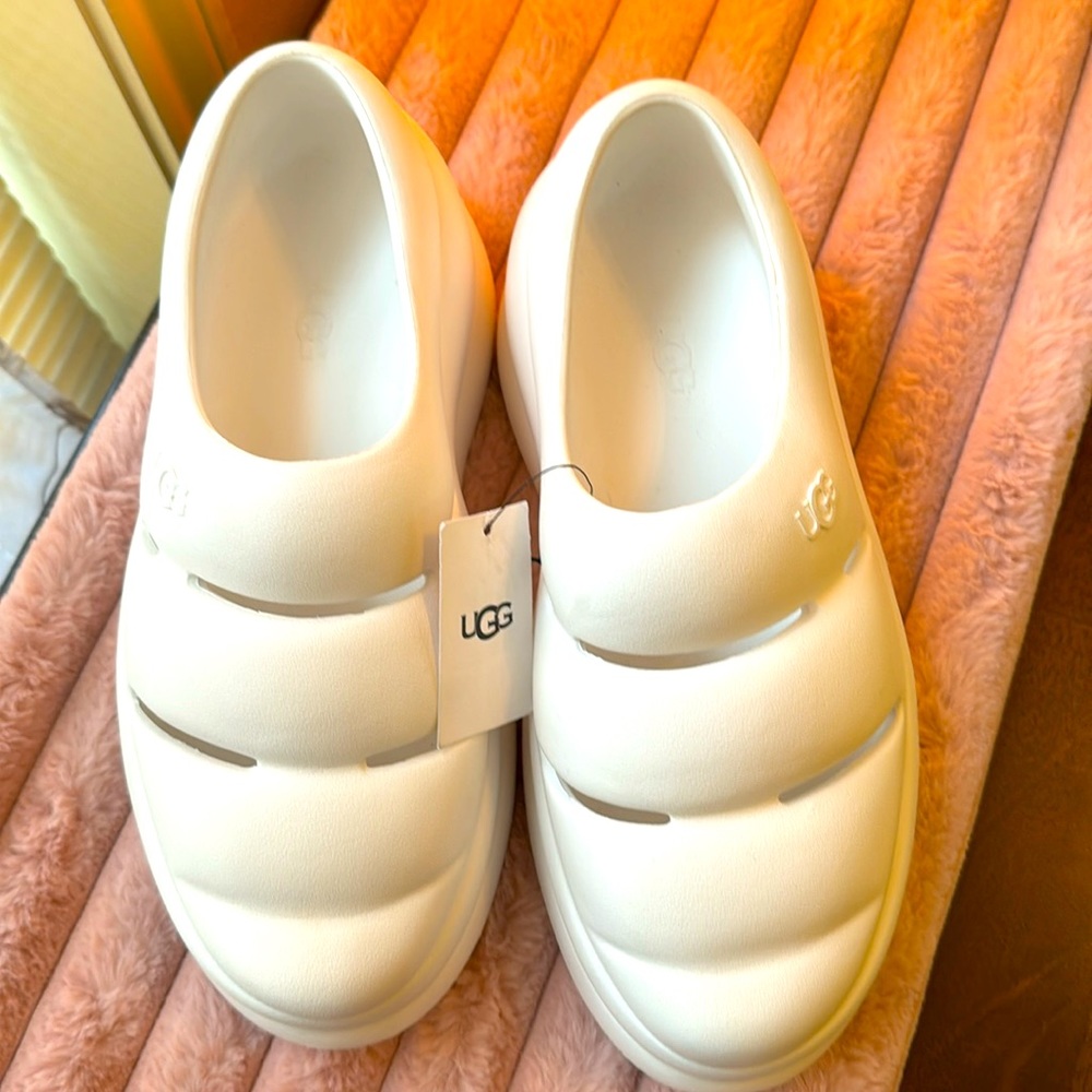 UGG Women’s Sport Yeah Clog size 11